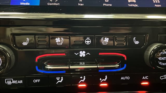 Certified 2024 Jeep Grand Cherokee Limited w/ Luxury Tech Group II AWD/4WD image 30