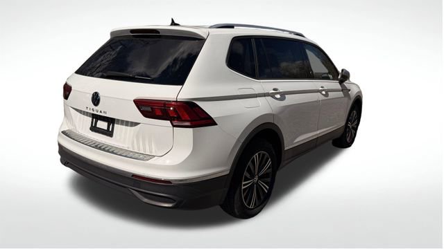 Used 2024 Volkswagen Tiguan Wolfsburg Edition image 9