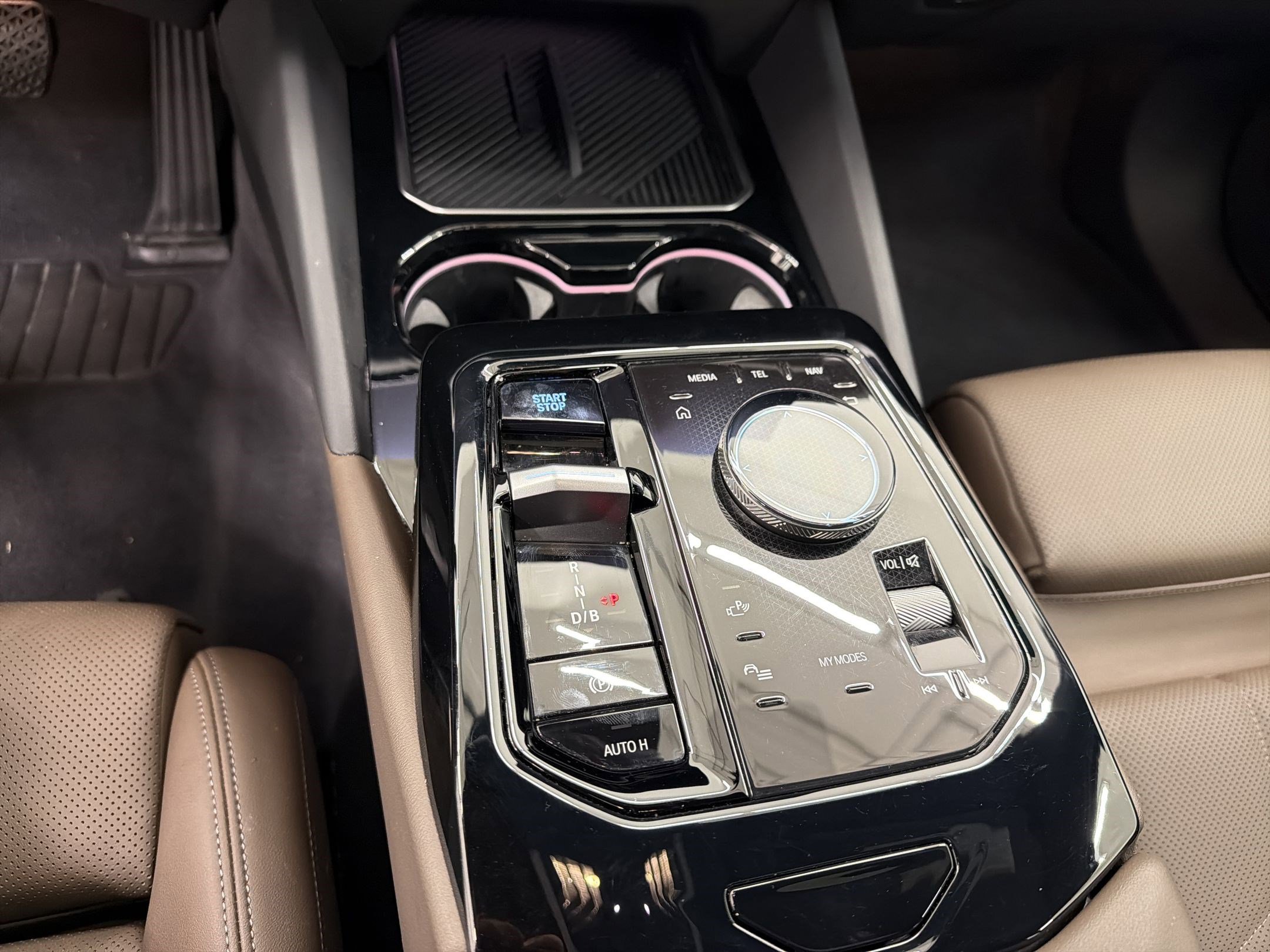 Certified 2024 BMW i5 eDrive40i w/ M Sport Package image 18