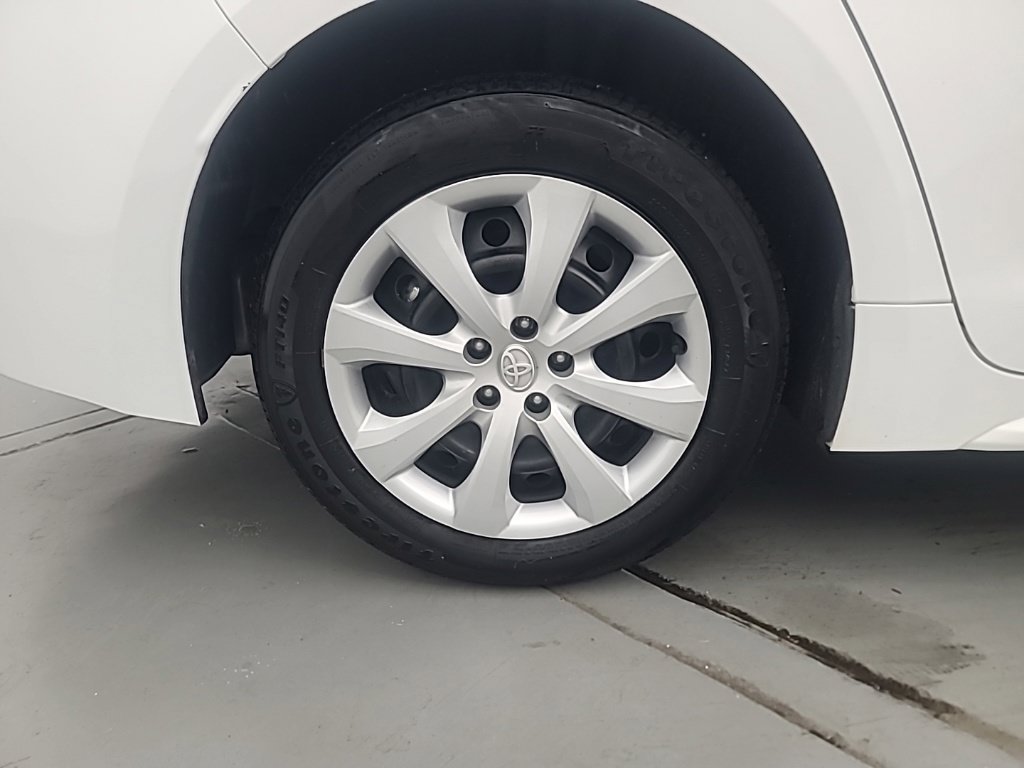 Used 2025 Toyota Corolla LE FWD image 11