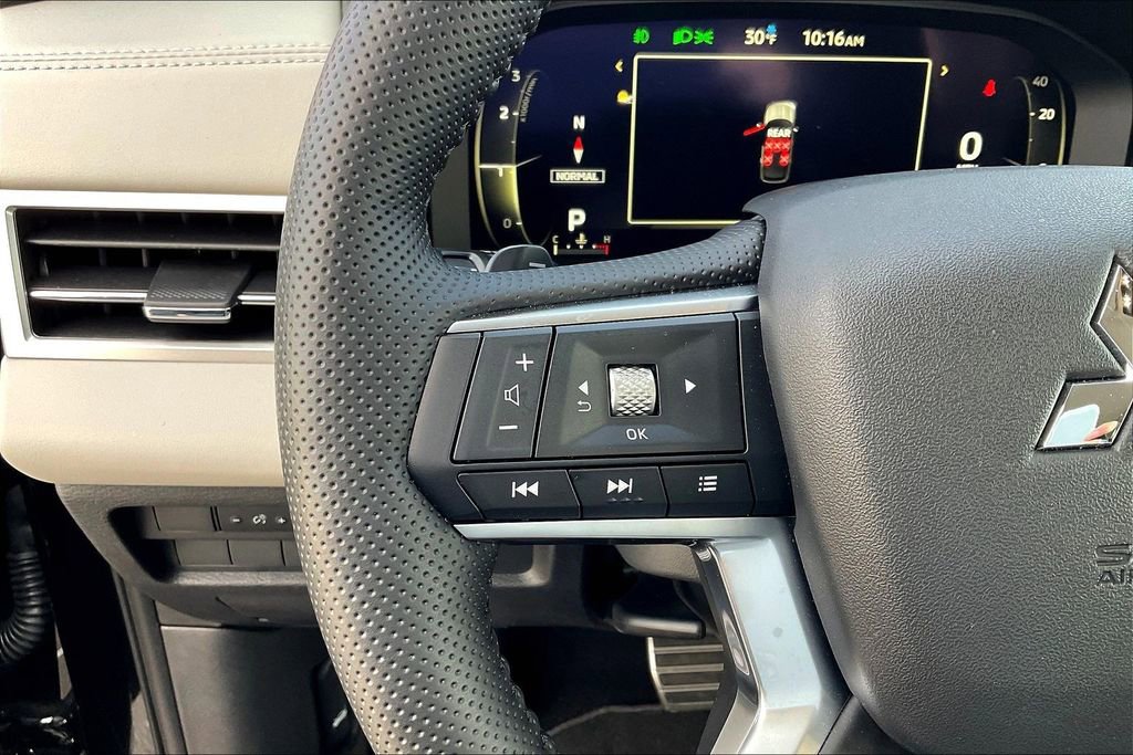 Used 2025 Mitsubishi Outlander SEL image 17