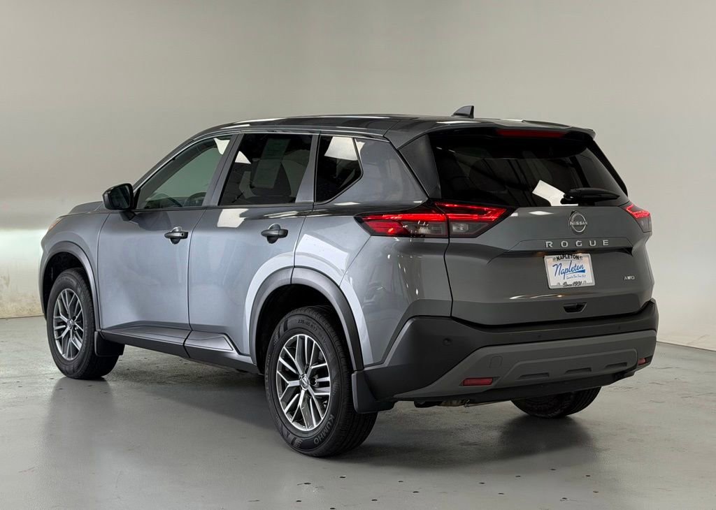 Used 2023 Nissan Rogue S AWD/4WD image 3