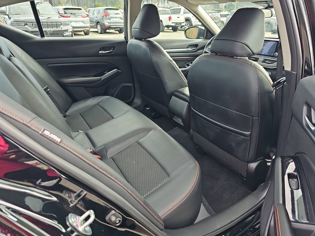 Used 2023 Nissan Altima 2.5 SR image 14