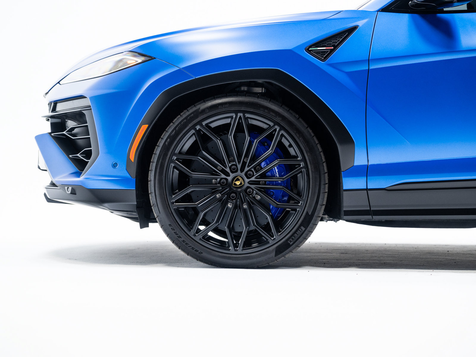 Used 2025 Lamborghini Urus SE AWD/4WD image 9