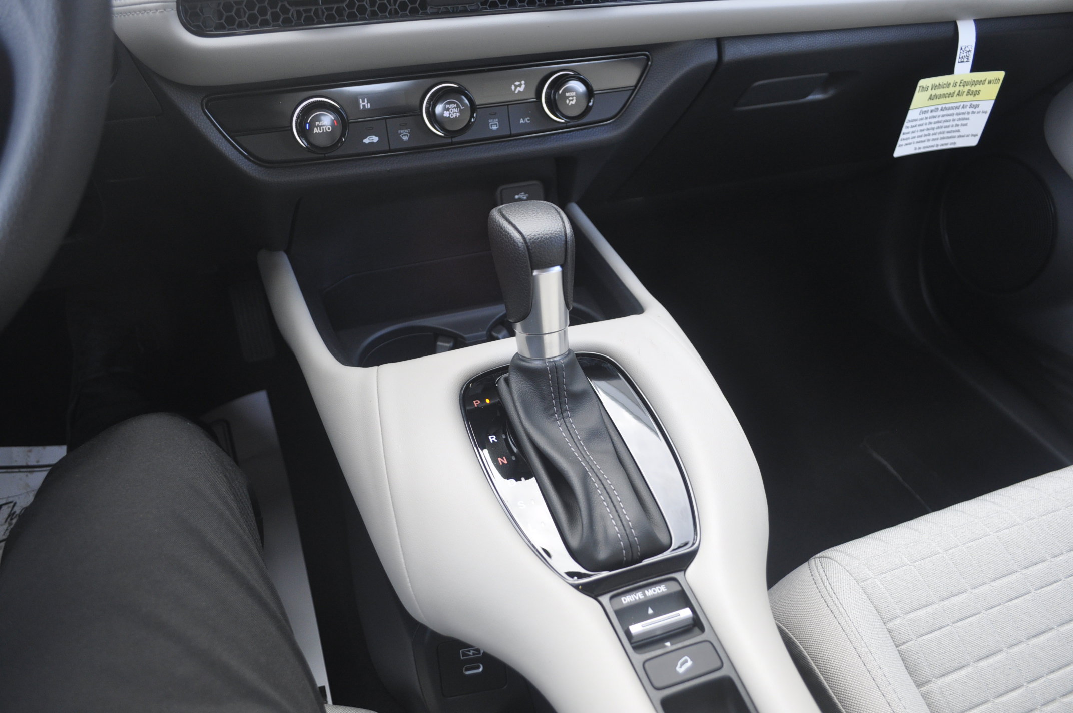 Certified 2025 Honda HR-V LX image 23