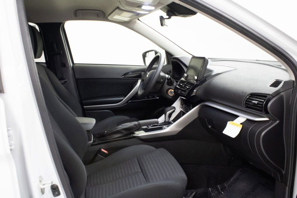 Used 2023 Mitsubishi Eclipse Cross LE image 7