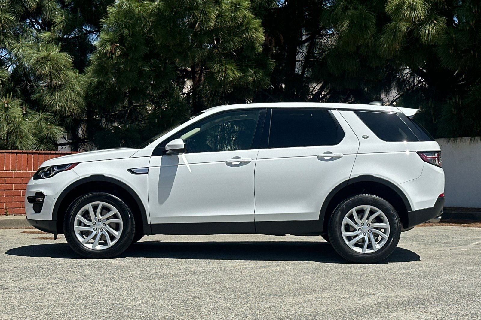 Used 2019 Land Rover Discovery Sport HSE image 7