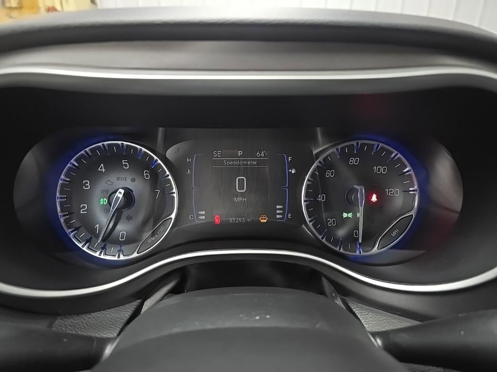 Used 2020 Chrysler Pacifica Touring w/ Tire & Wheel Group image 20