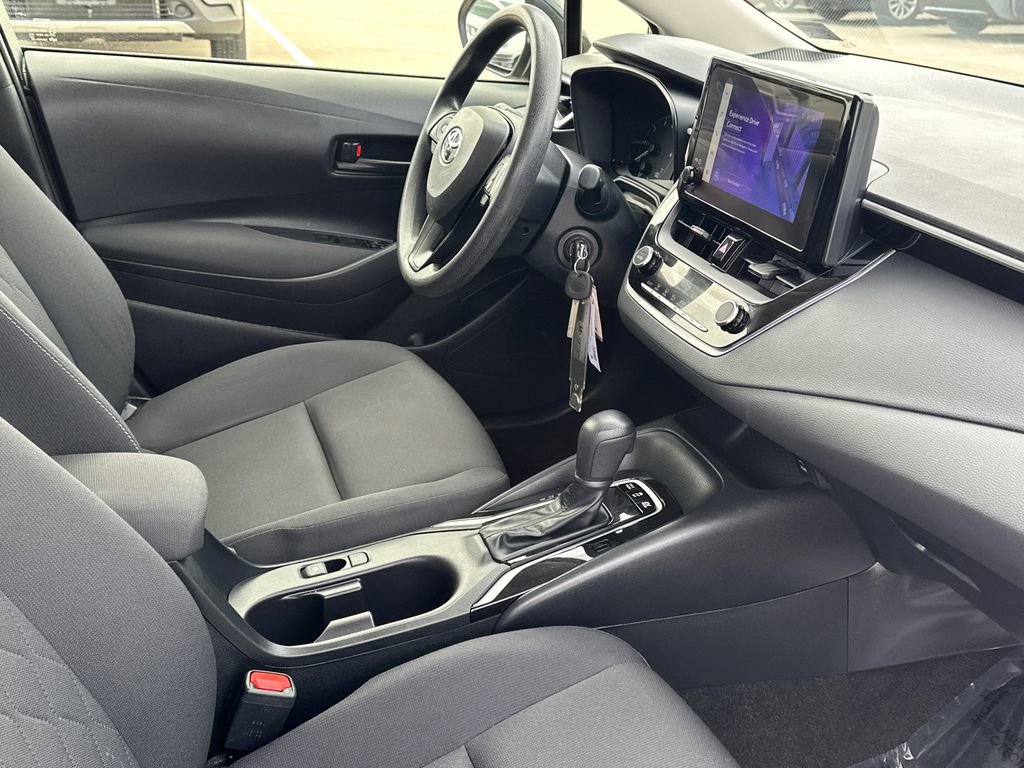 Used 2025 Toyota Corolla LE image 9