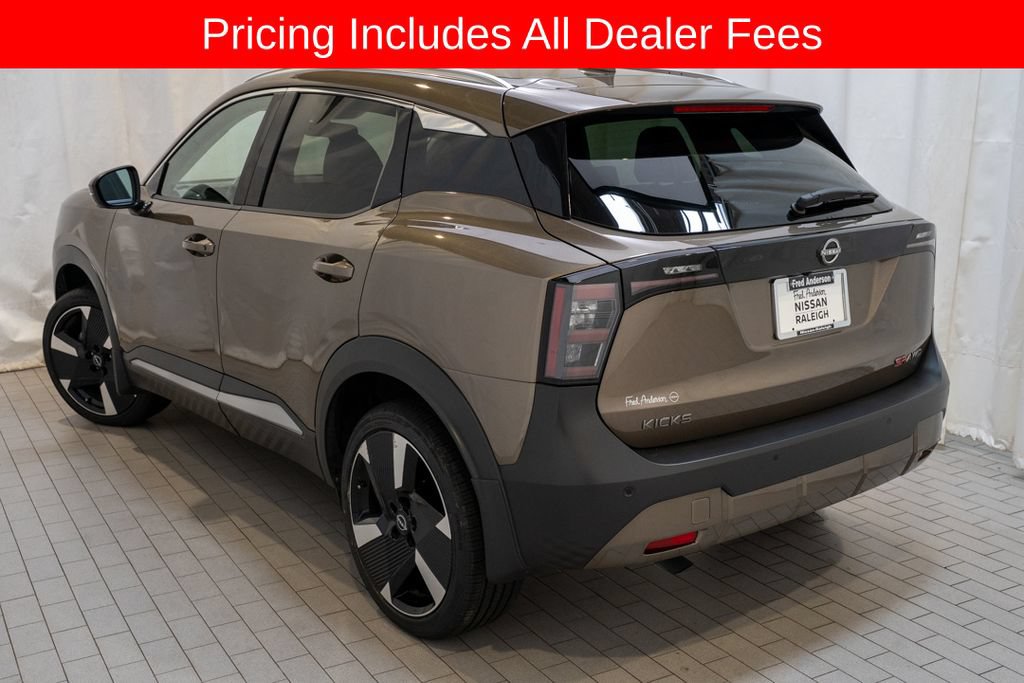 Used 2025 Nissan Kicks SR AWD/4WD image 3