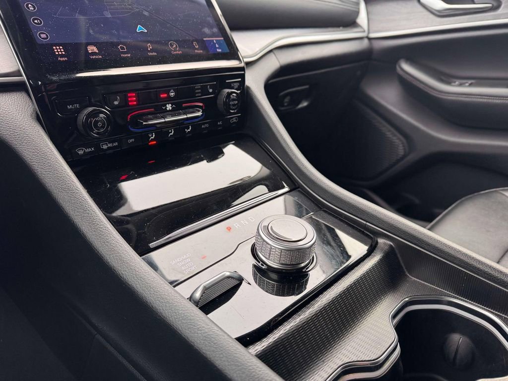 Used 2024 Jeep Grand Cherokee Limited image 21