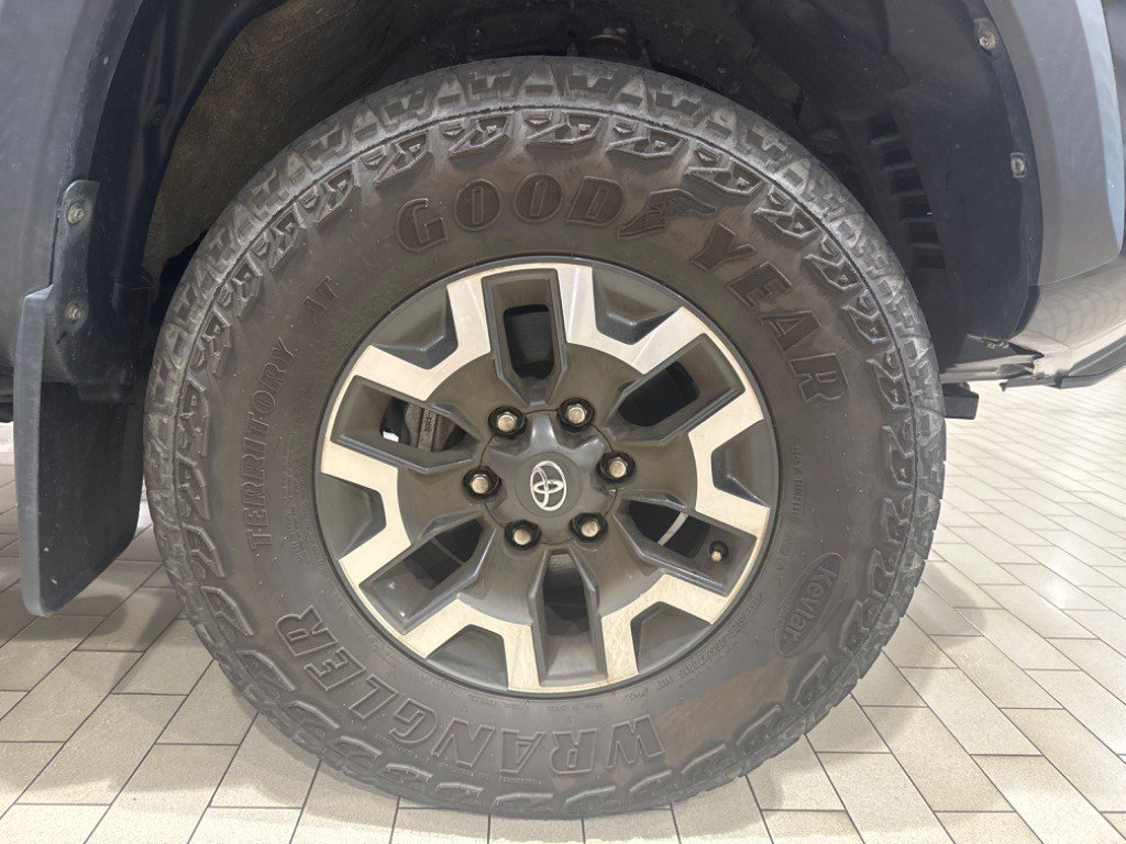 Certified 2022 Toyota Tacoma TRD Off-Road w/ Technology Package AWD/4WD image 40
