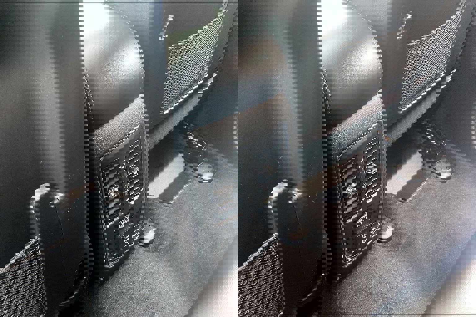 Used 2022 Jeep Grand Cherokee Limited w/ Trailer Tow Group IV image 40