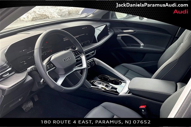 Used 2025 Audi Q5 Premium w/ Convenience Package image 11