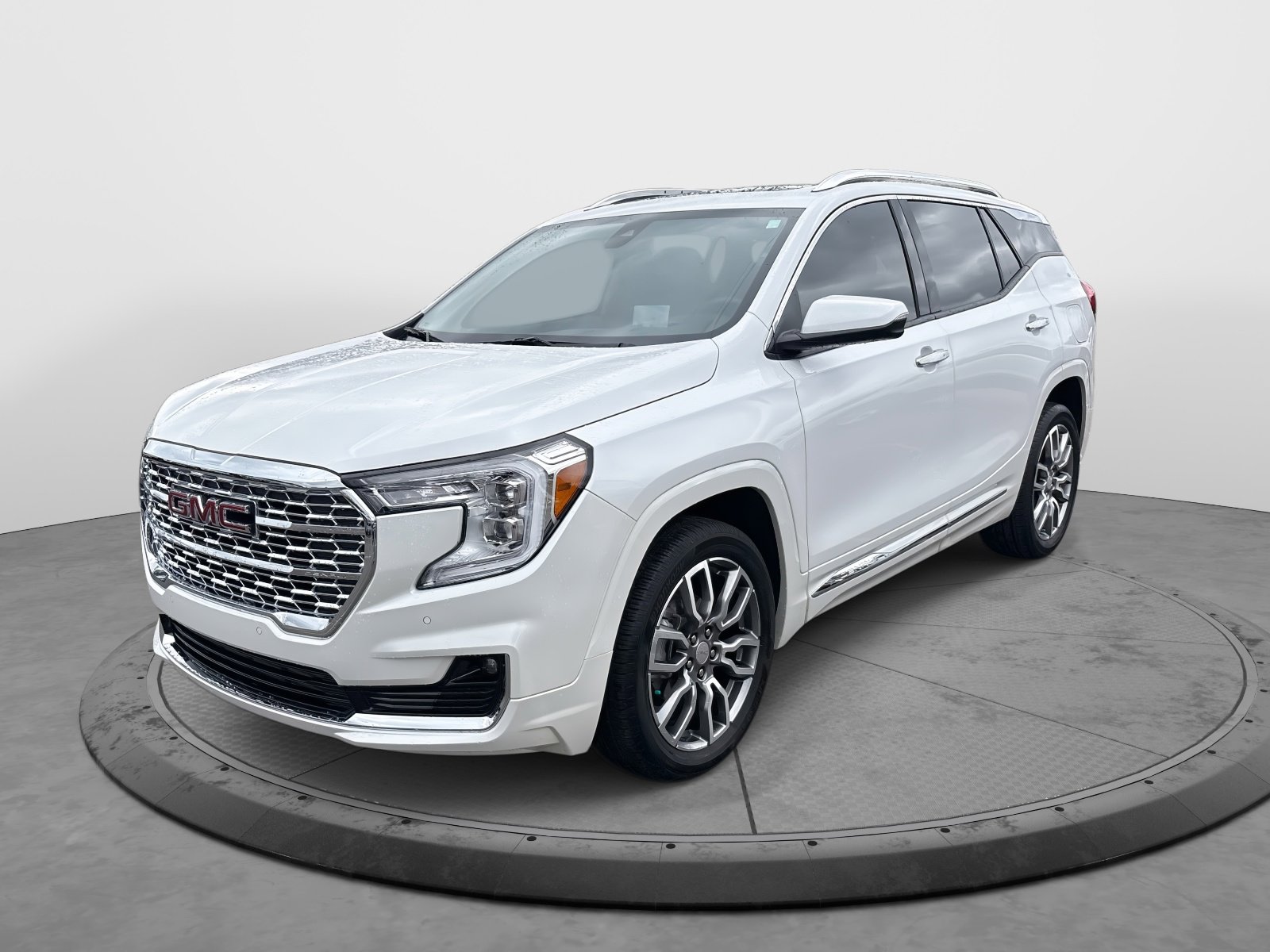 Certified 2024 GMC Terrain Denali image 3