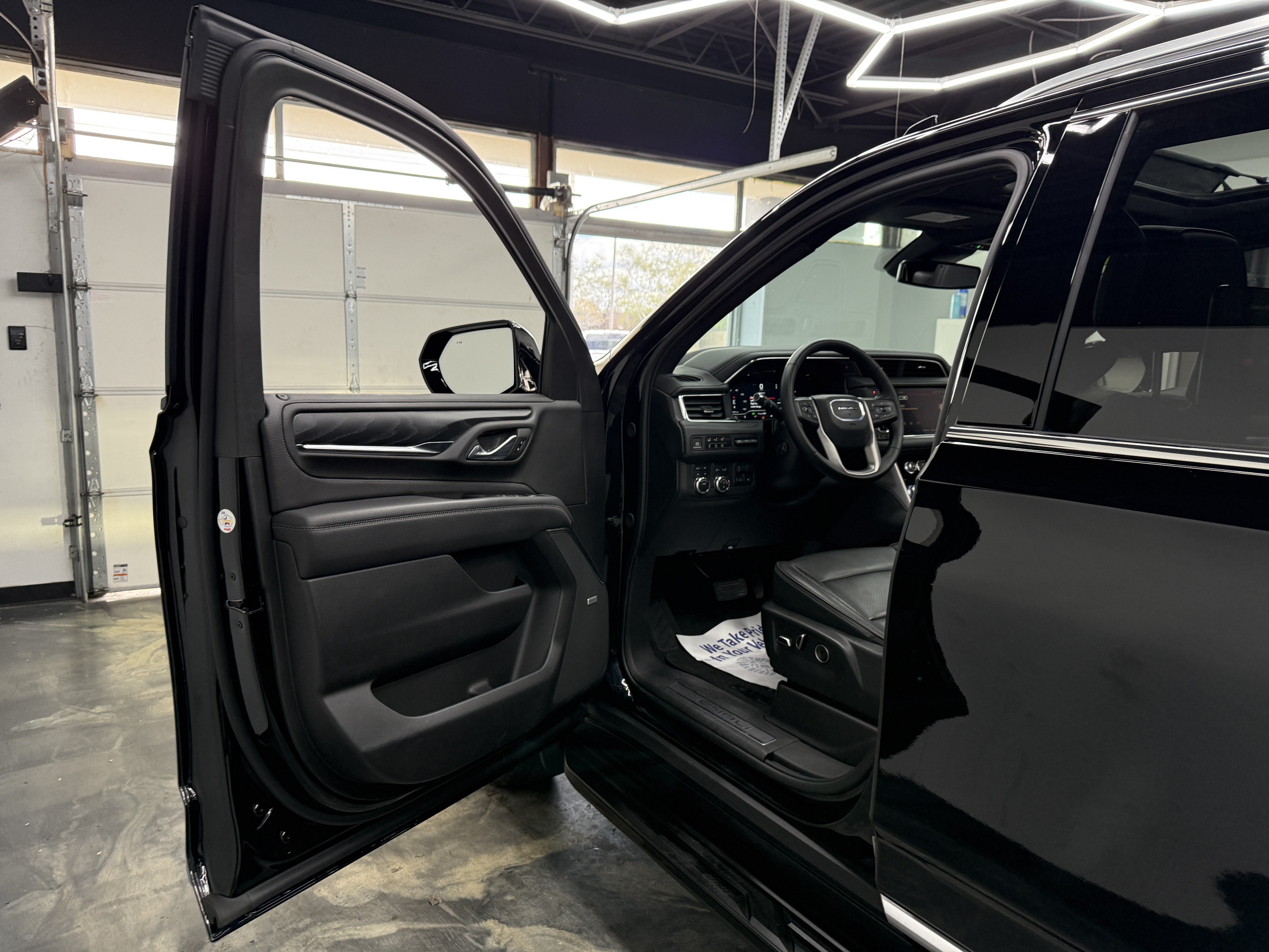 Used 2024 GMC Yukon Denali w/ Max Trailering Package AWD/4WD image 9