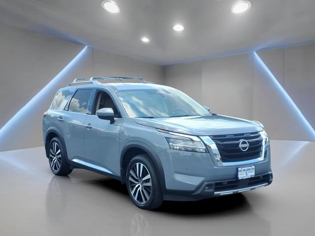 Used 2024 Nissan Pathfinder Platinum