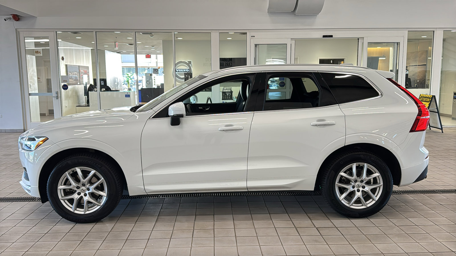 Used 2021 Volvo XC60 T5 Momentum w/ Protection Package Premier AWD/4WD image 8
