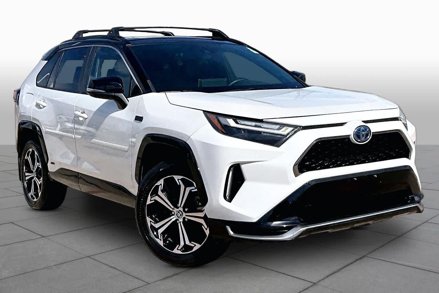 Used 2022 Toyota RAV4 XSE w/ Weather Package AWD/4WD image 3