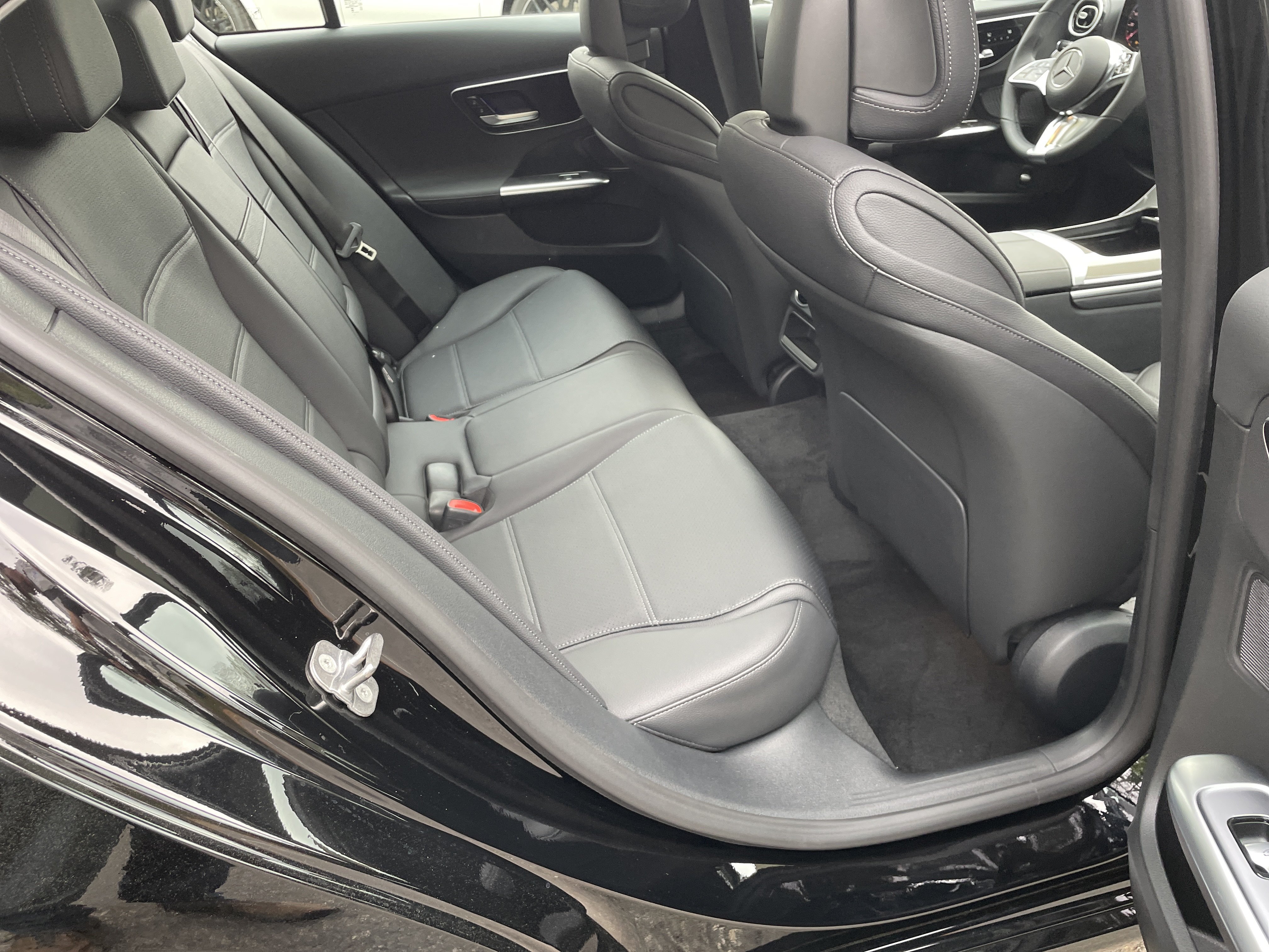 New 2026 Mercedes-Benz C 300 4MATIC Sedan image 39
