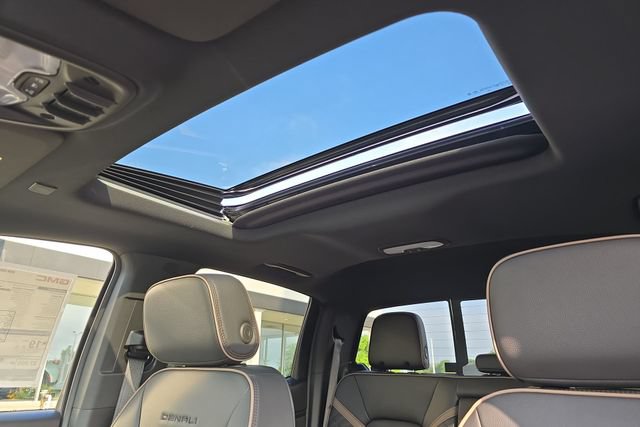 New 2026 GMC Canyon Denali w/ LPO, Denali Black Edition AWD/4WD image 19
