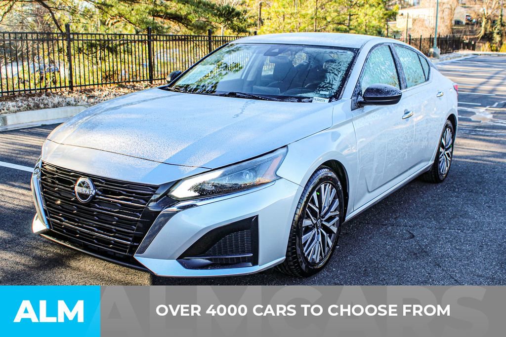 Used 2024 Nissan Altima 2.5 SV image 3