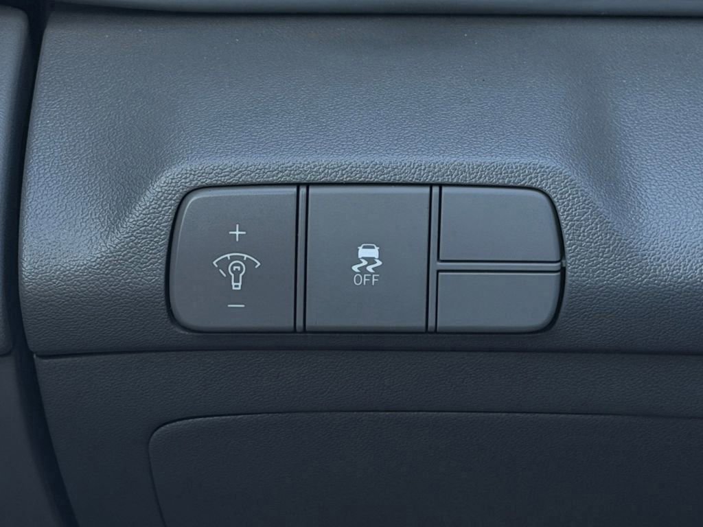 Used 2025 Hyundai Elantra Sport image 19