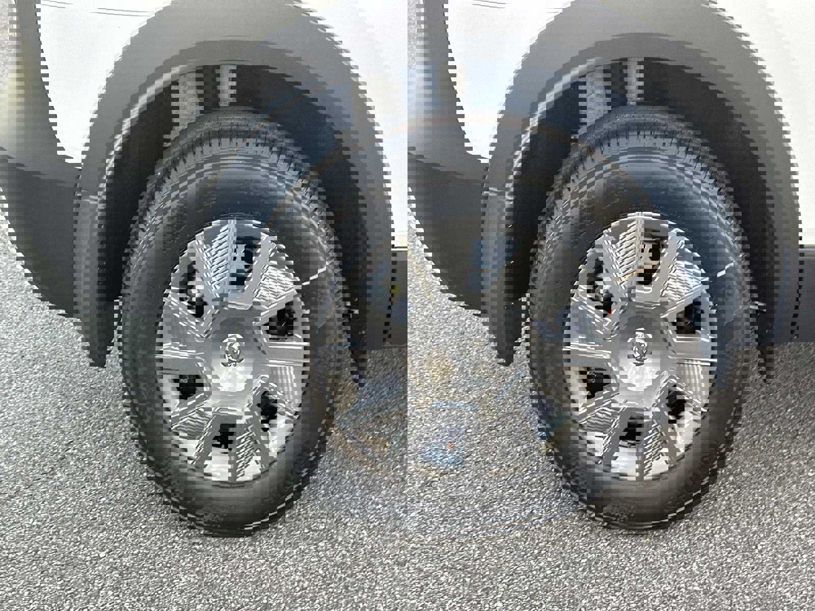 New 2026 Nissan Kicks S image 17