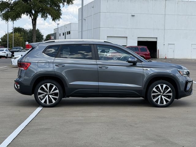 Used 2022 Volkswagen Taos SE FWD image 3