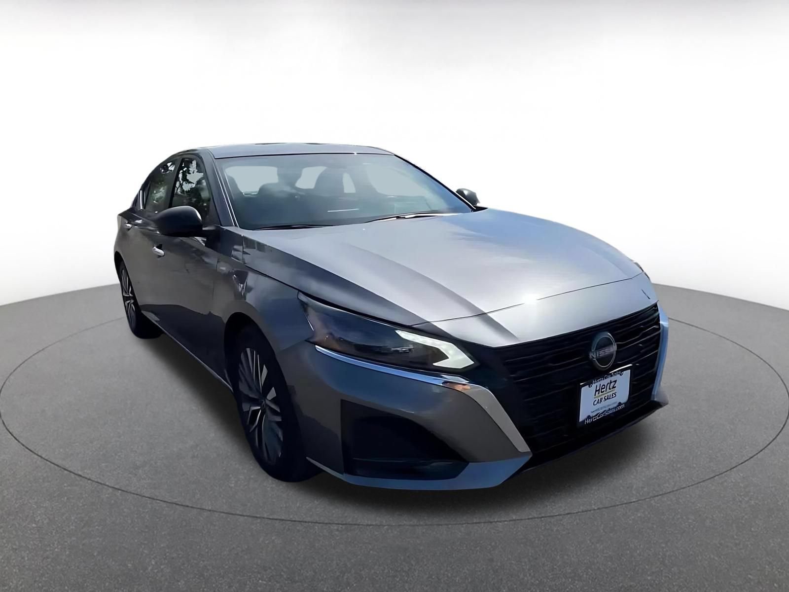 Used 2025 Nissan Altima 2.5 SV FWD image 3
