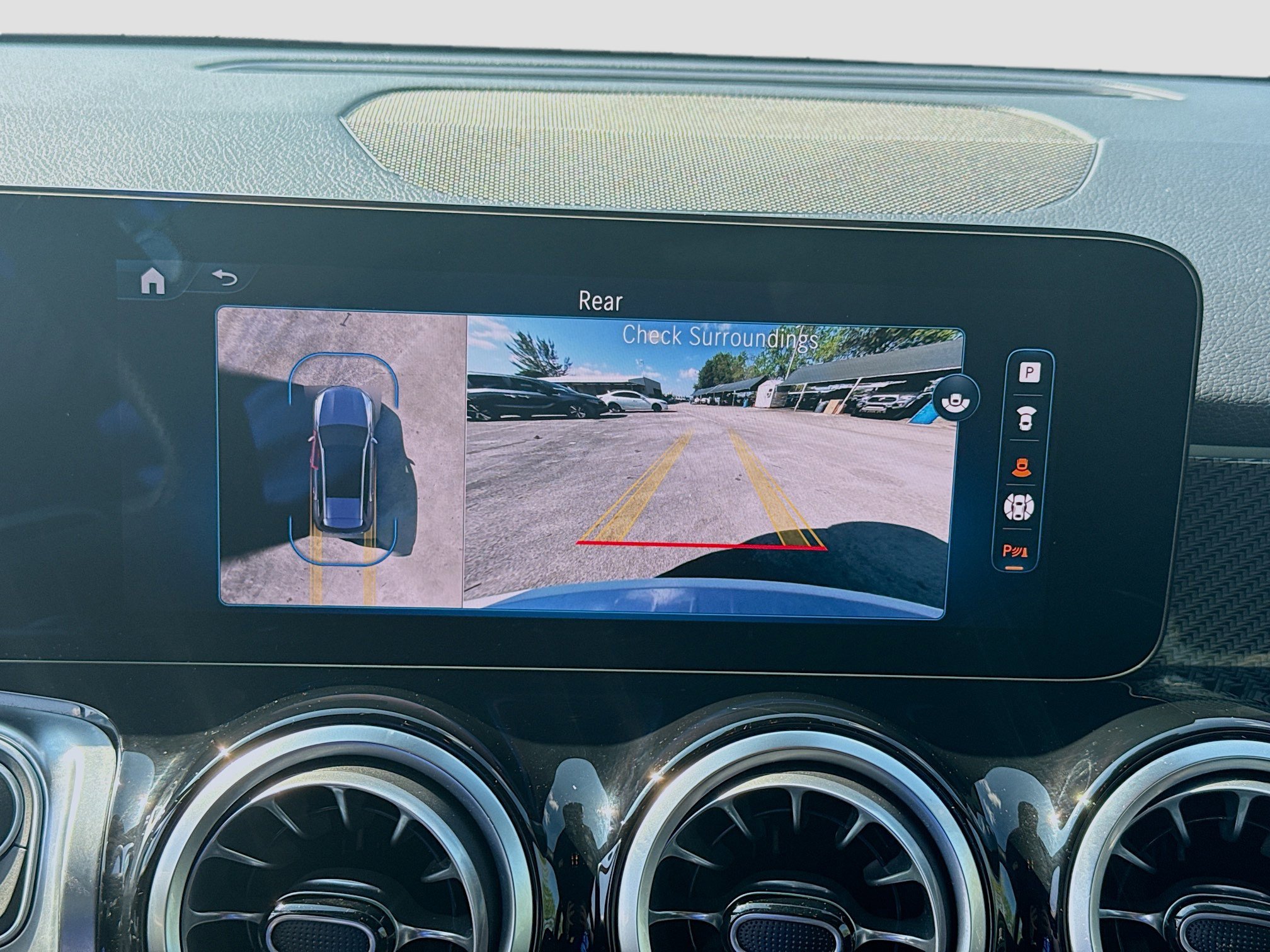 Used 2025 Mercedes-Benz GLB 35 AMG 4MATIC image 11