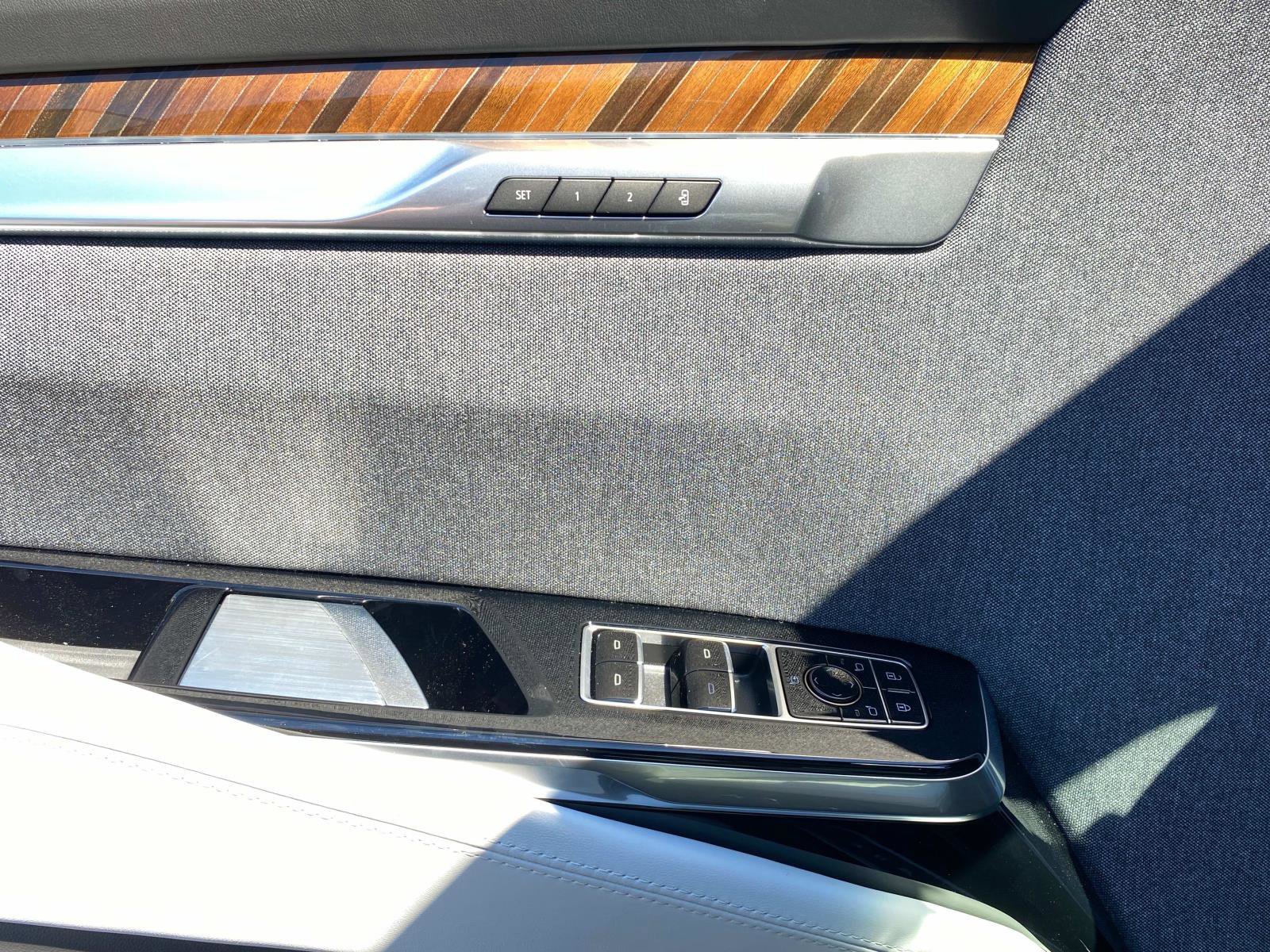 Used 2025 Cadillac Escalade ESV Premium Luxury Platinum image 27