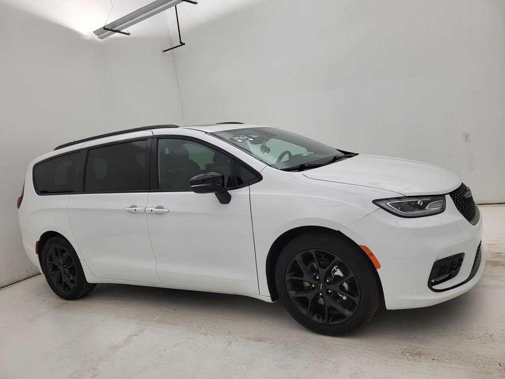 Used 2024 Chrysler Pacifica Touring-L w/ S Appearance Package