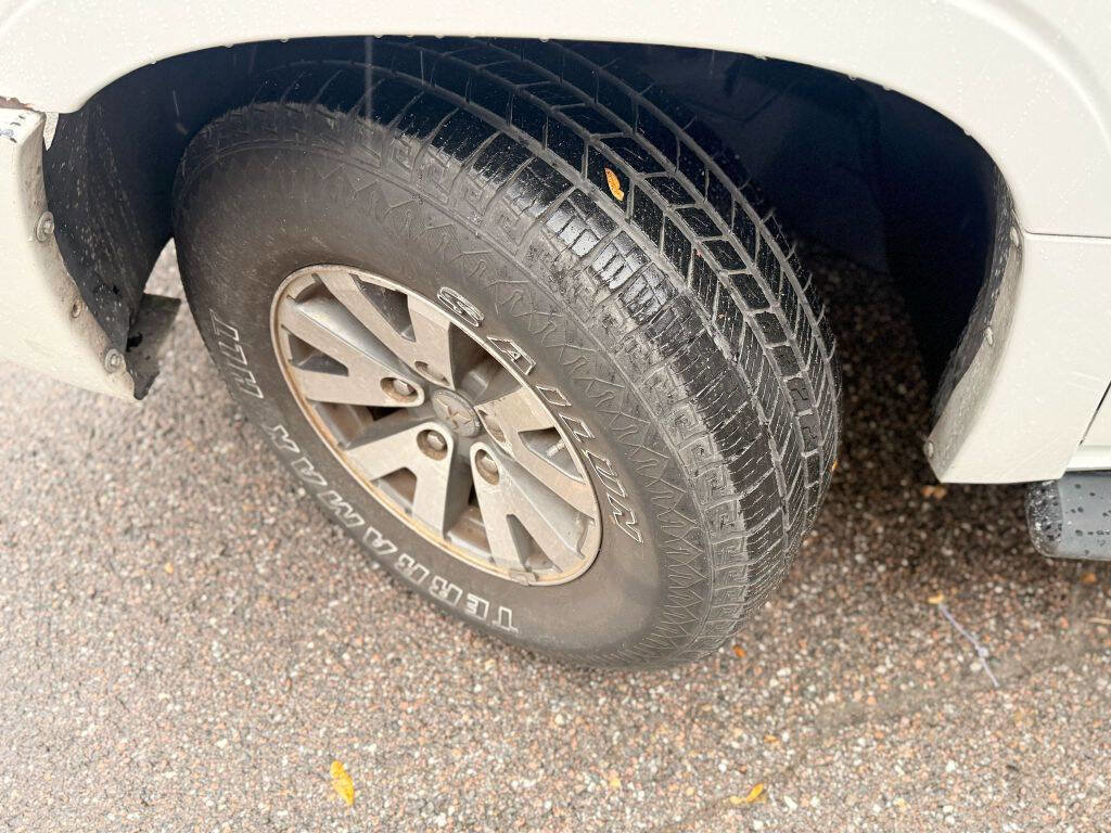 Used 2008 Mitsubishi Raider LS image 10