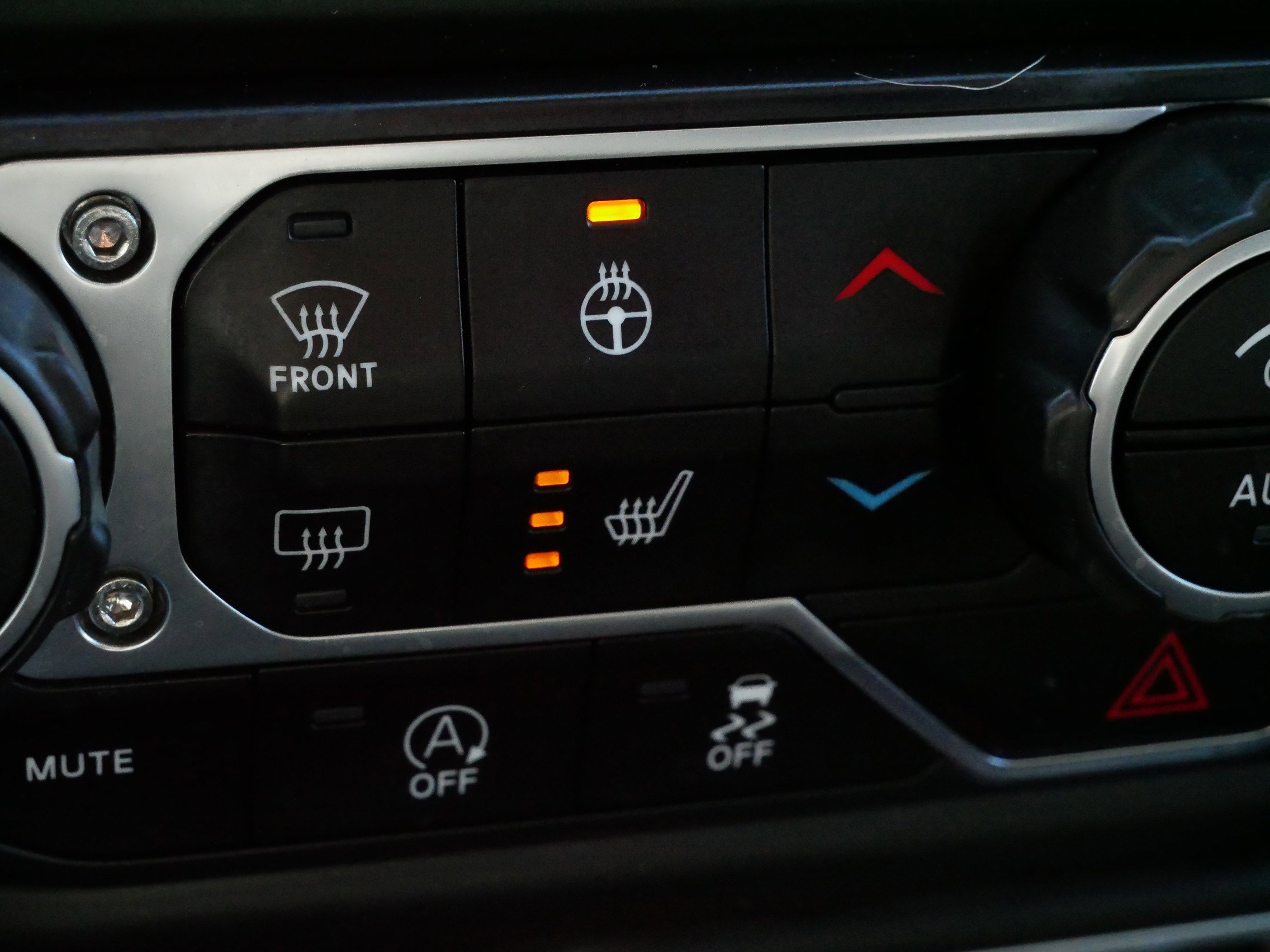 Used 2018 Jeep Wrangler Unlimited Sahara image 28