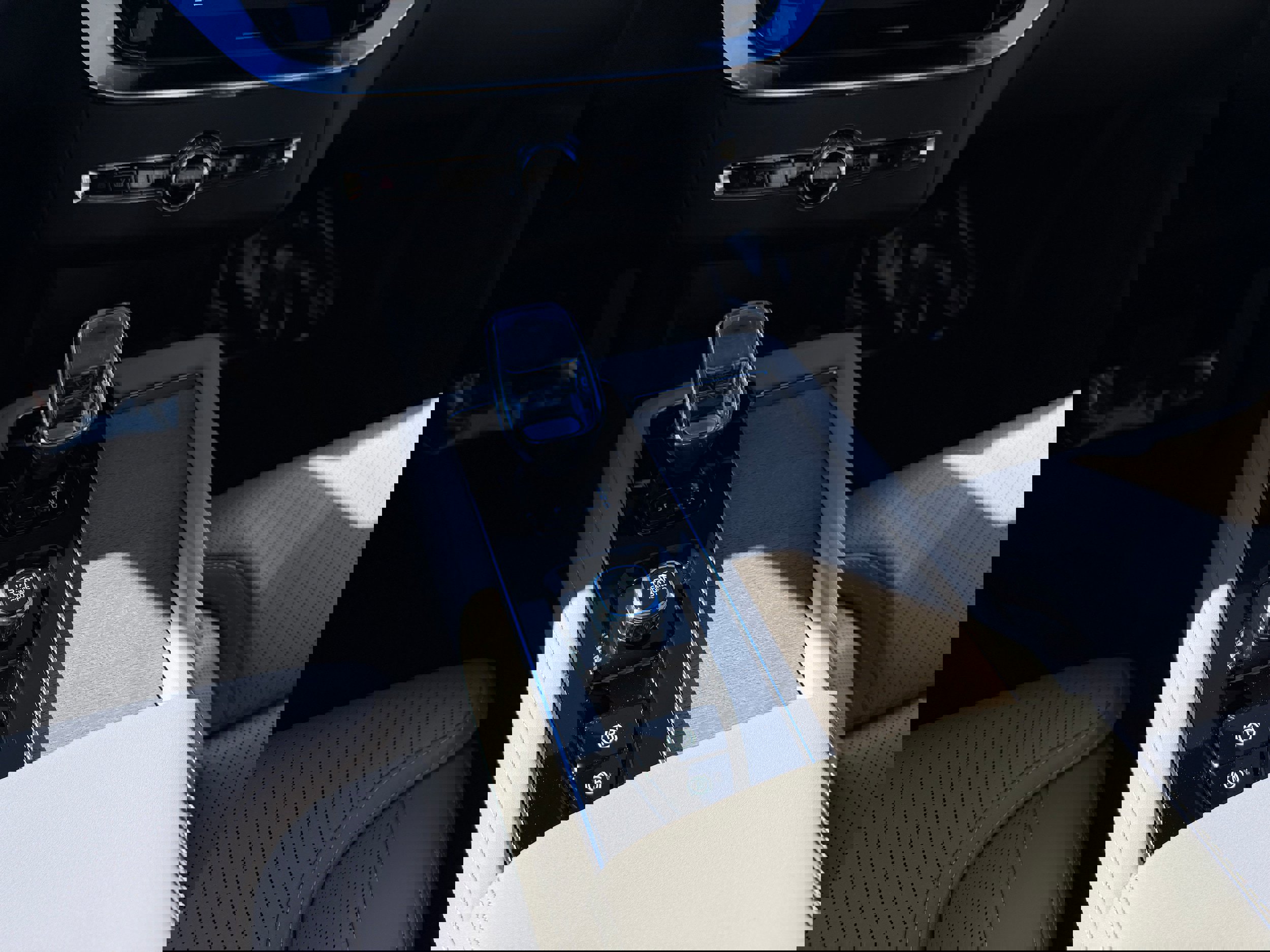 New 2026 Volvo XC90 T8 Ultra w/ Lounge Package image 14