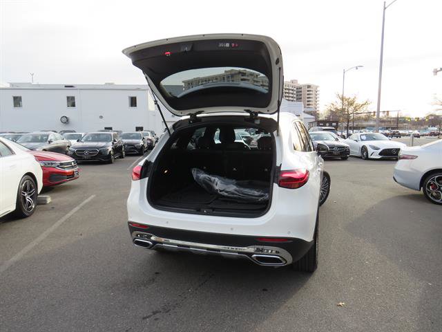 Used 2025 Mercedes-Benz GLC 300 4MATIC image 29