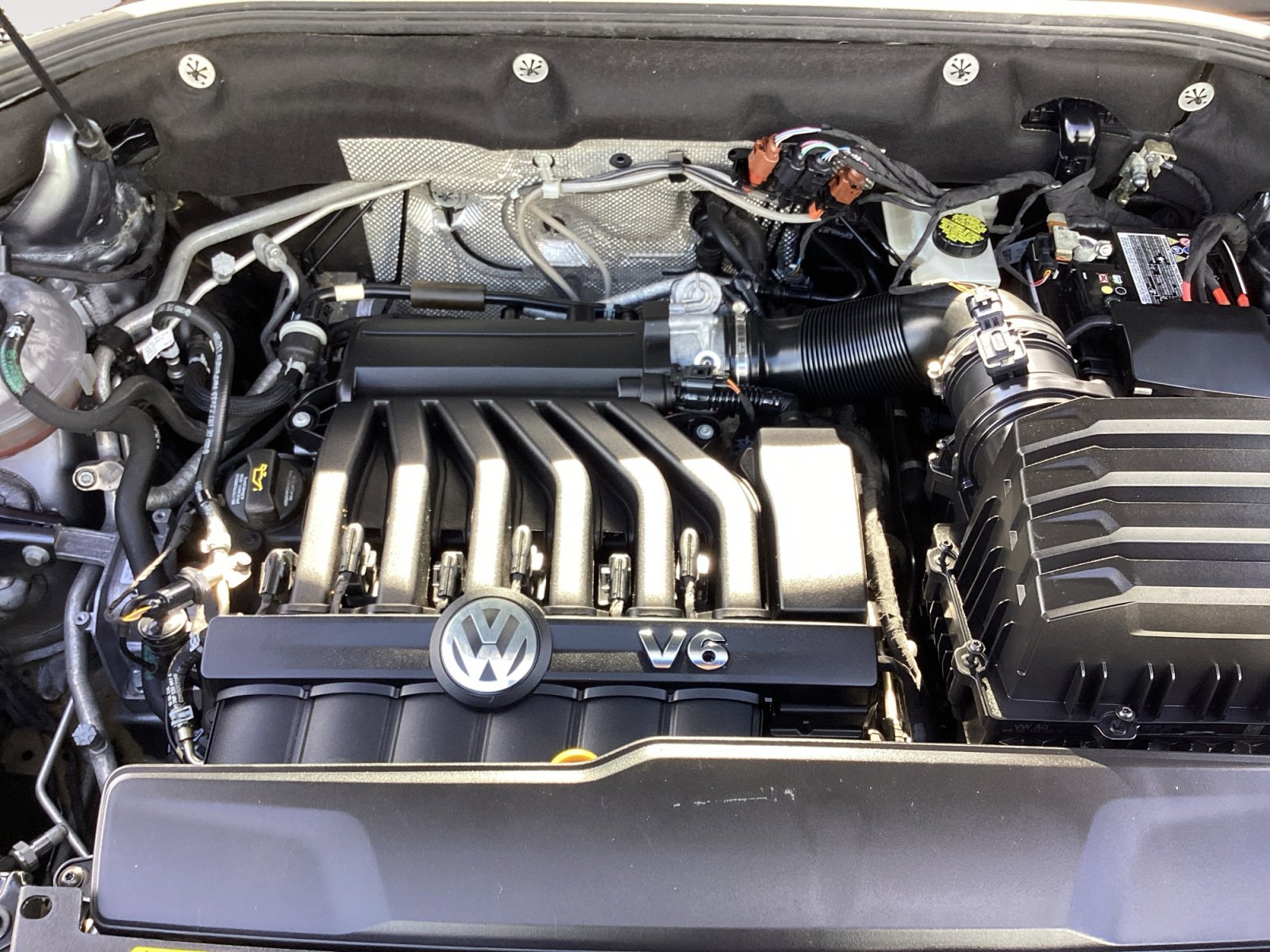 Used 2023 Volkswagen Atlas SEL R-Line image 37