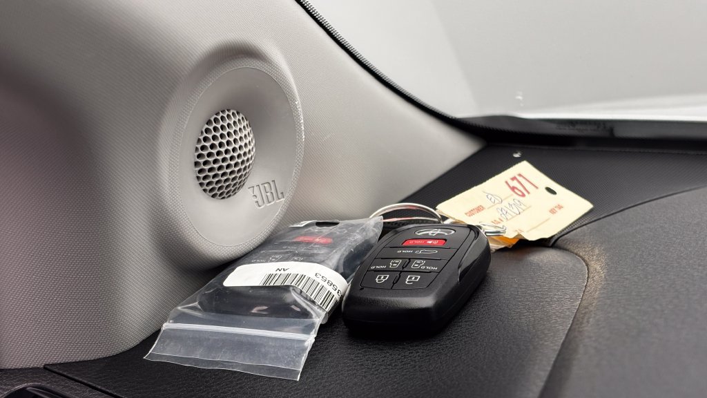 Certified 2026 Toyota Sienna XLE FWD image 28