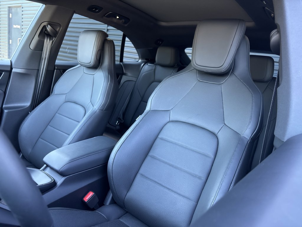 Certified 2025 Porsche Macan 4S Electric AWD/4WD image 26
