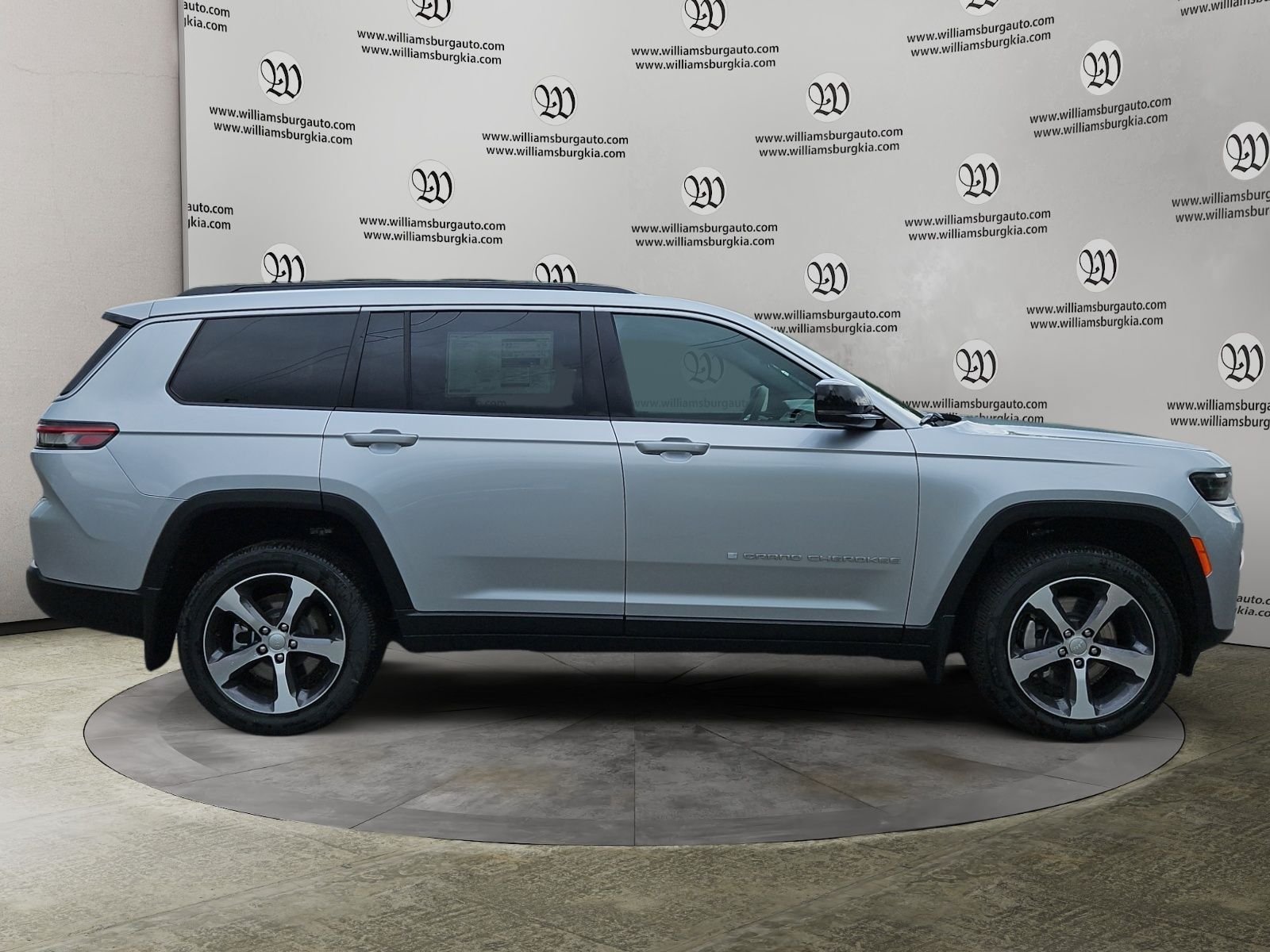New 2026 Jeep Grand Cherokee L Limited w/ MOPAR Finishing Package AWD/4WD image 6