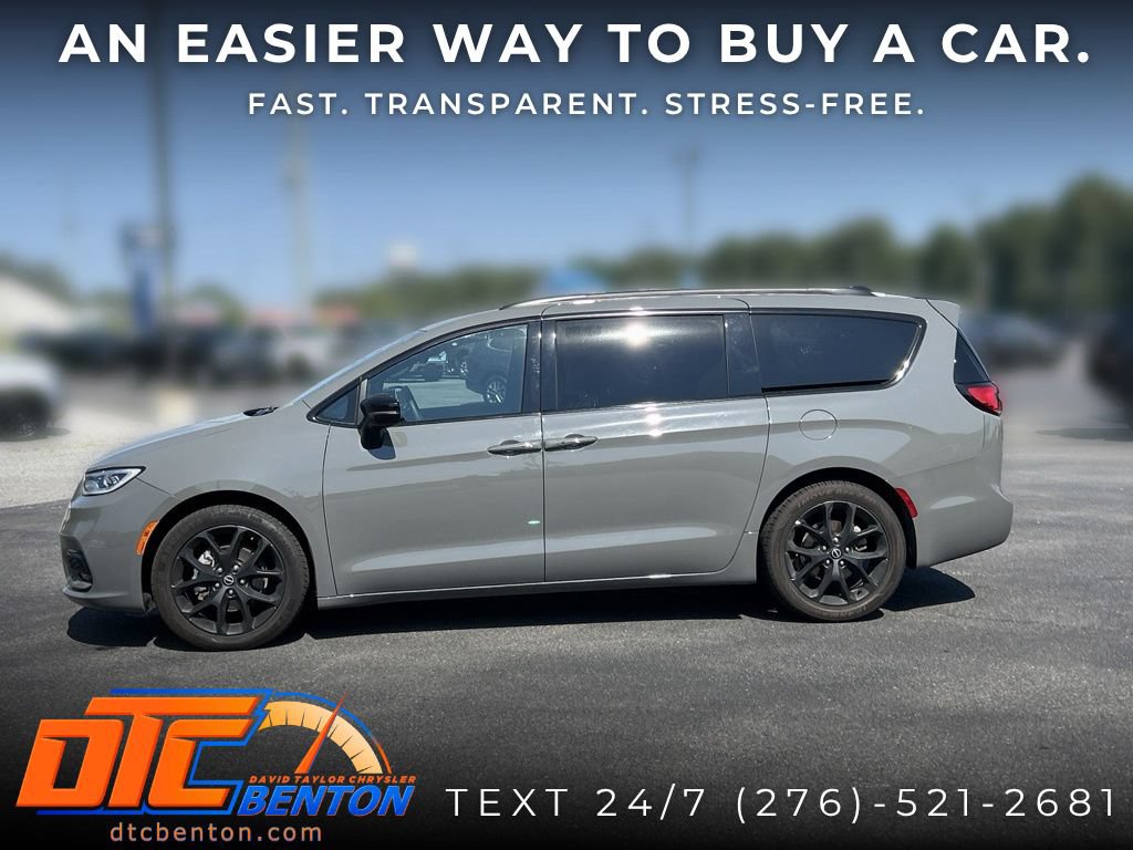 Used 2025 Chrysler Pacifica Limited FWD image 3