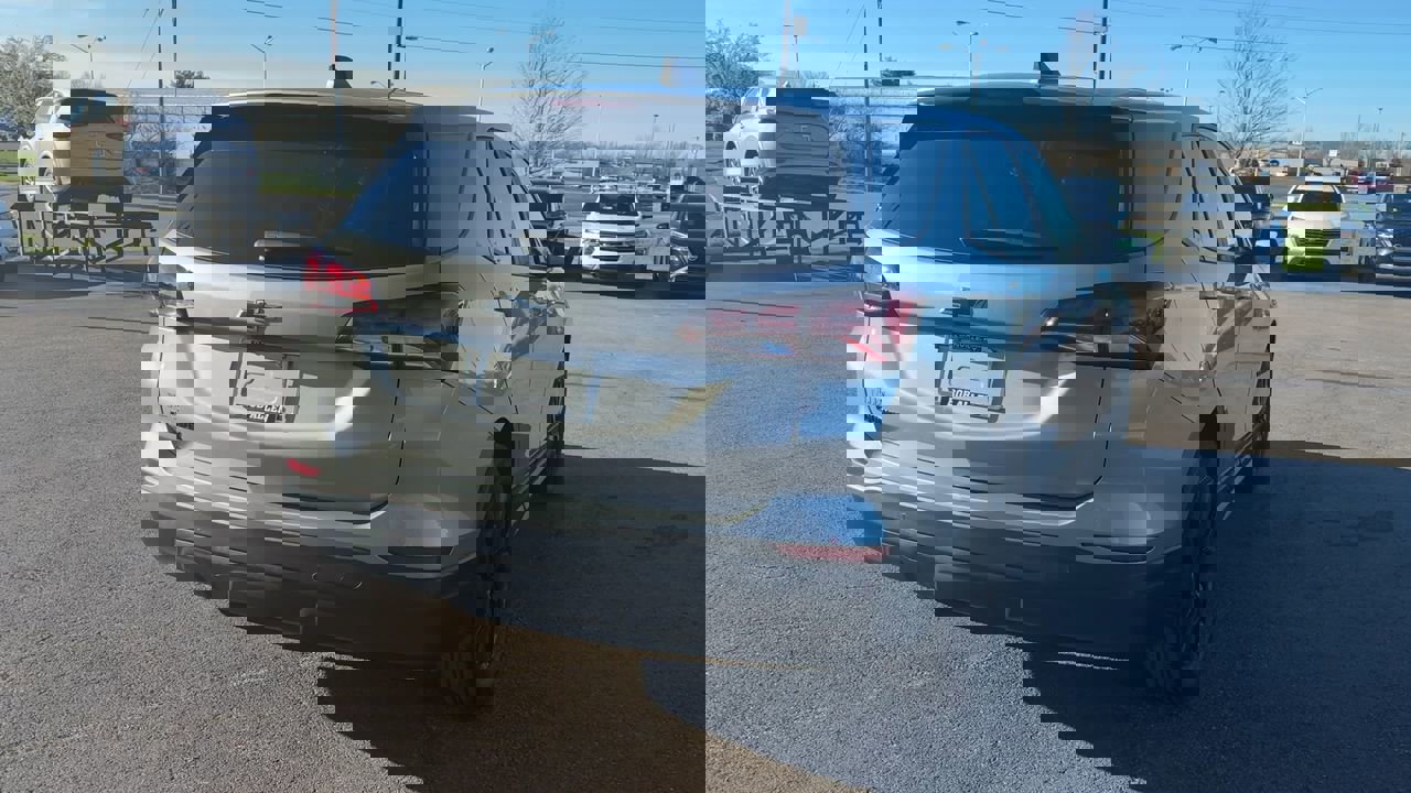 Used 2024 Chevrolet Equinox LS w/ LS Convenience Package image 7