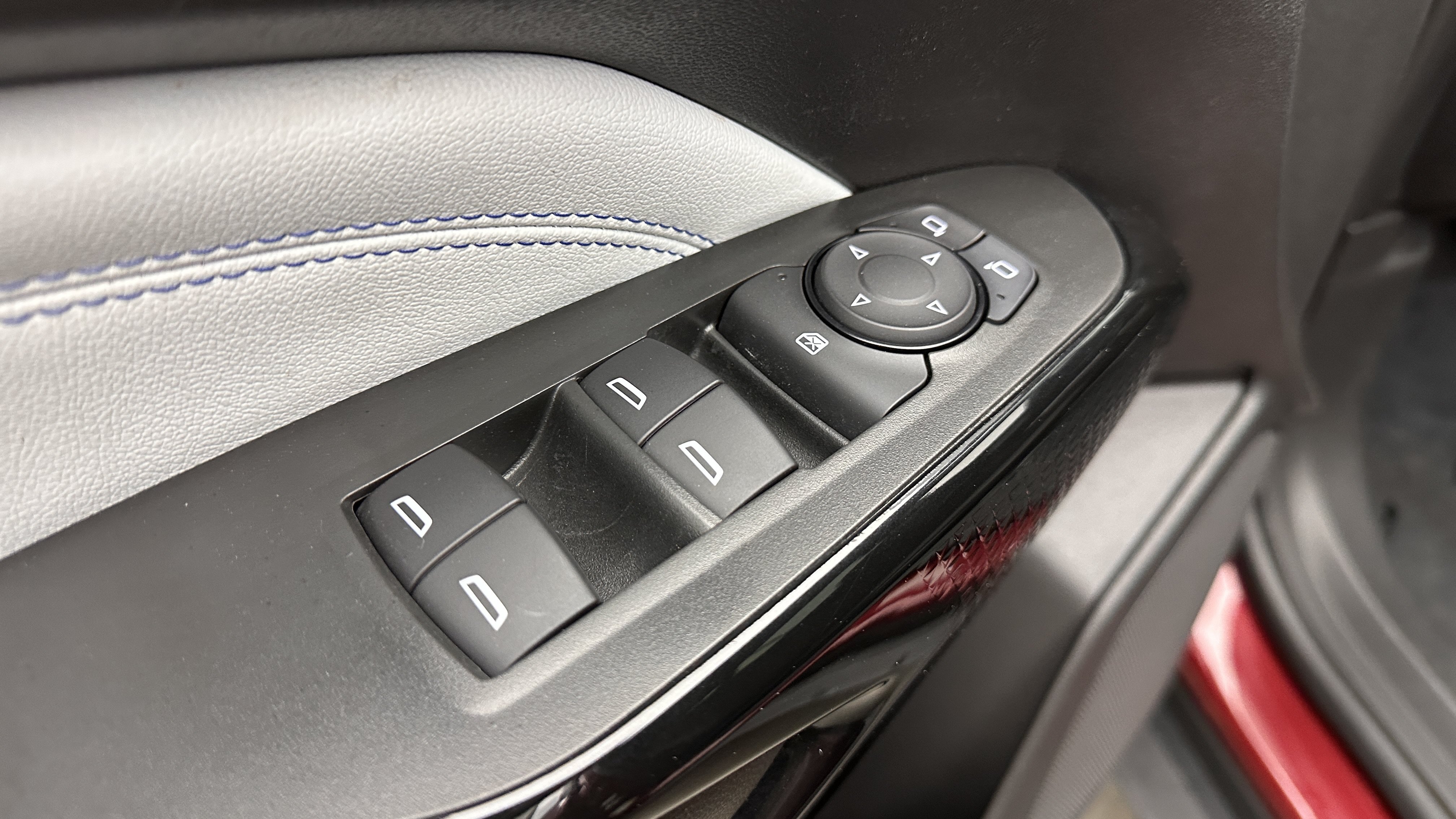 Used 2025 Chevrolet Trax LT FWD image 12