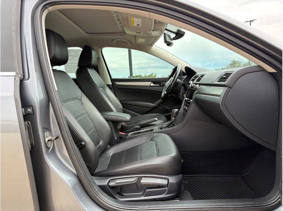 Used 2014 Volkswagen Passat 1.8T SE FWD image 14