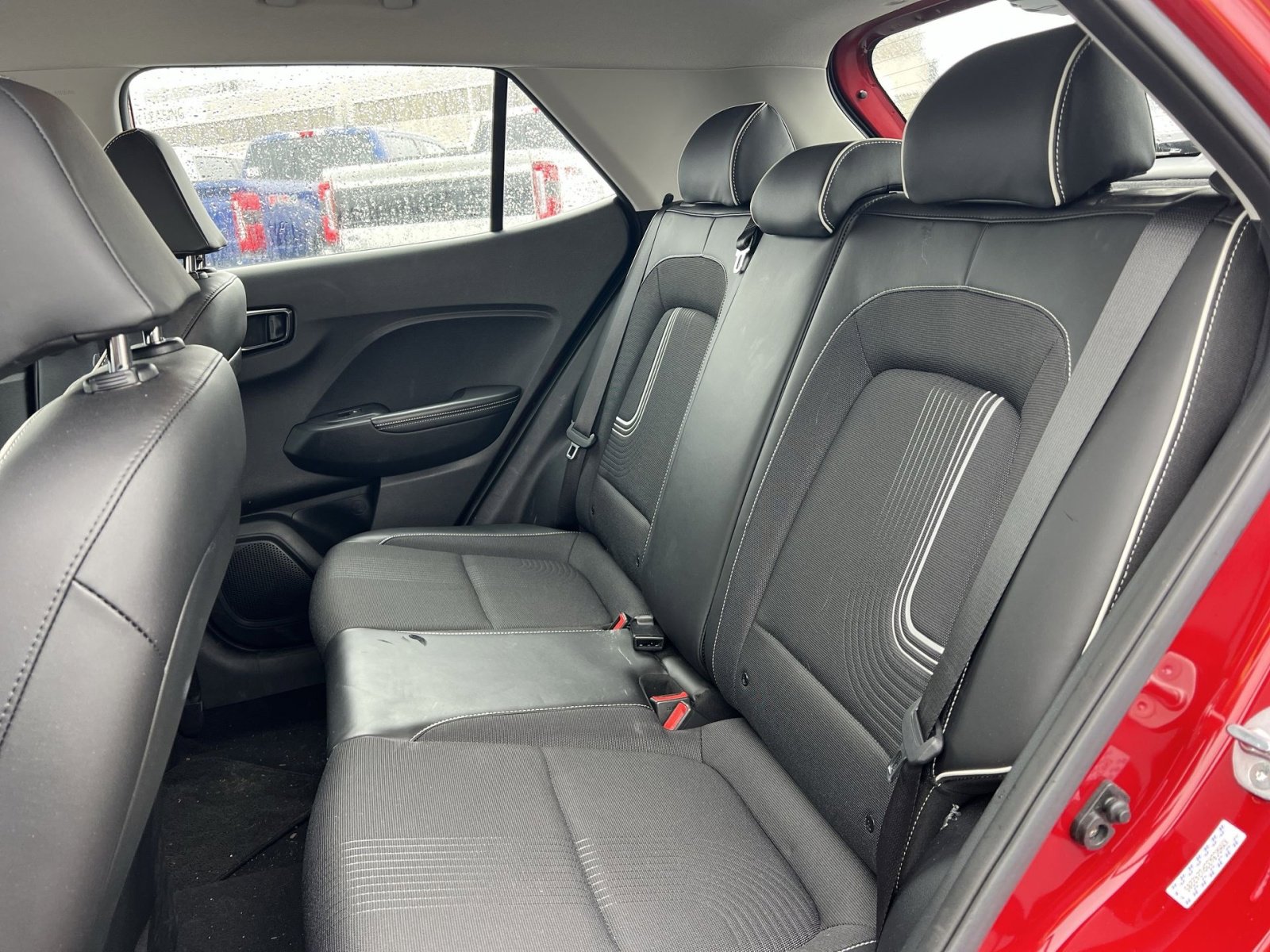 Used 2023 Hyundai Venue Limited FWD image 32