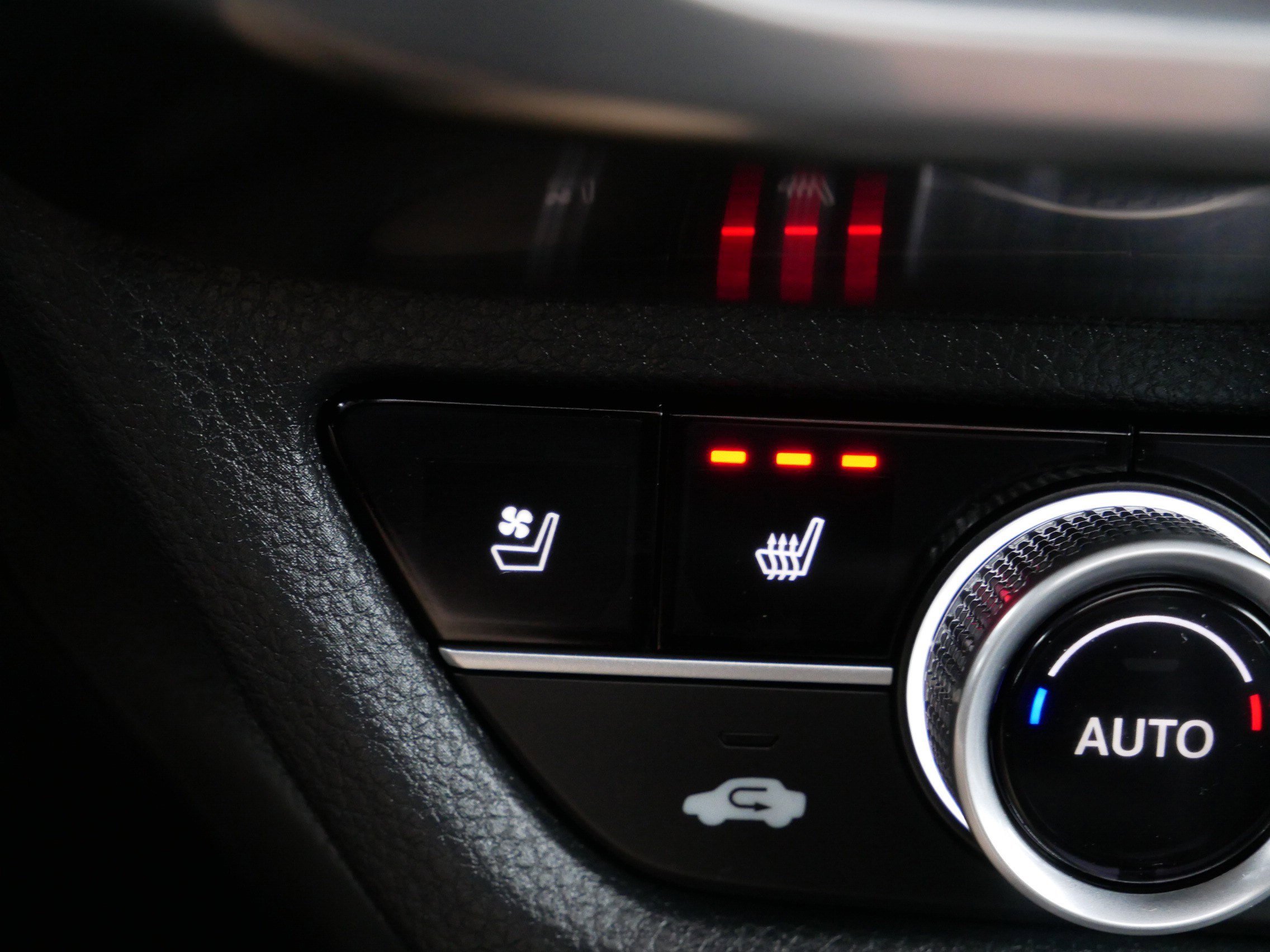 Certified 2025 Acura ADX A-Spec image 31