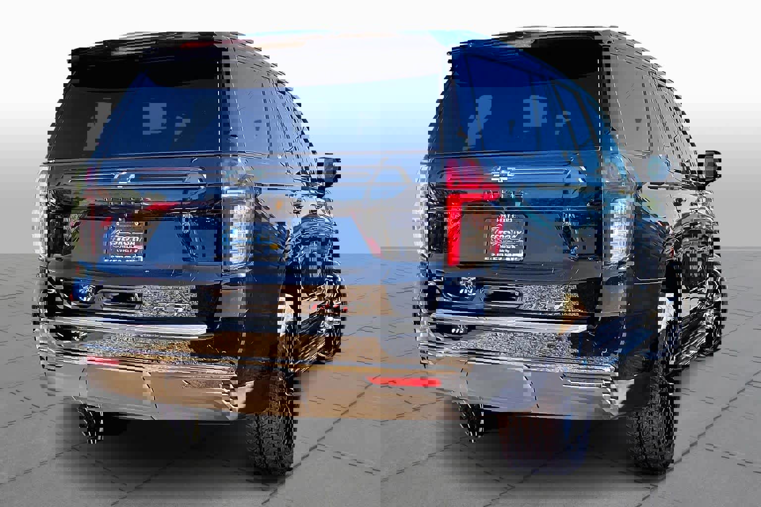 Used 2021 Chevrolet Tahoe RST w/ Luxury Package RWD image 13