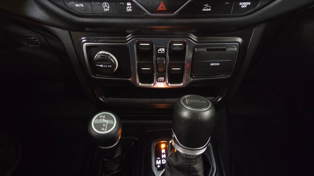 Used 2022 Jeep Gladiator Willys image 24