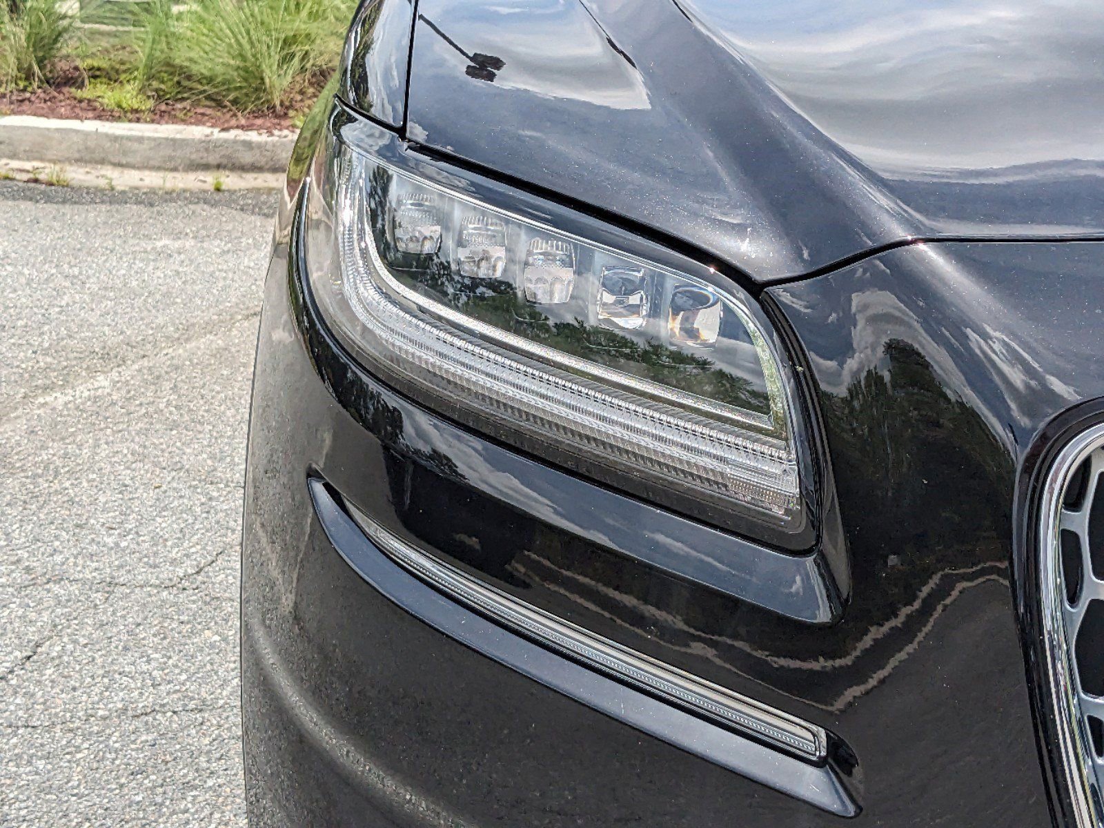 Certified 2023 Lincoln Nautilus Reserve w/ Equipment Group 202A image 11